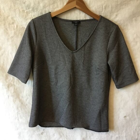 Ann Taylor Gray Short Sleeve V-Neck Top - Picture 2 of 12